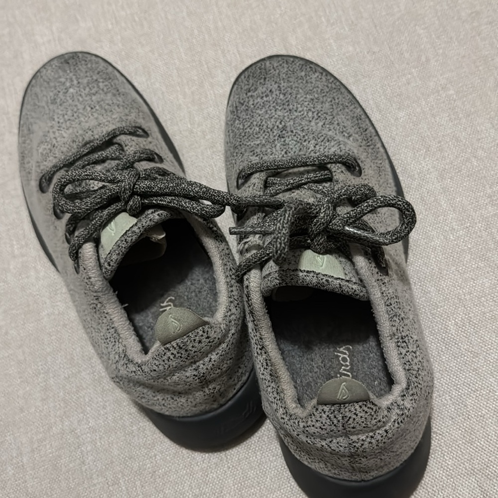 Wmns Allbirds Wool Runners-Sz 8-Light Grey with Dark Grey Soles - Picture 4 of 16